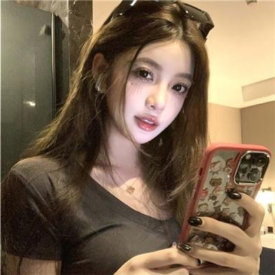 诺娜和埃斯特 海报